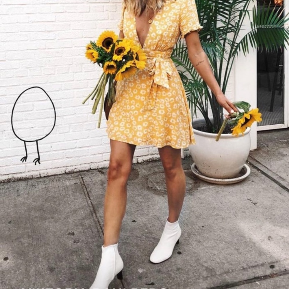 LULUS NWT GARDEN EXPLORER MUSTARD YELLOW FLORAL PRINT MINI DRESS S
